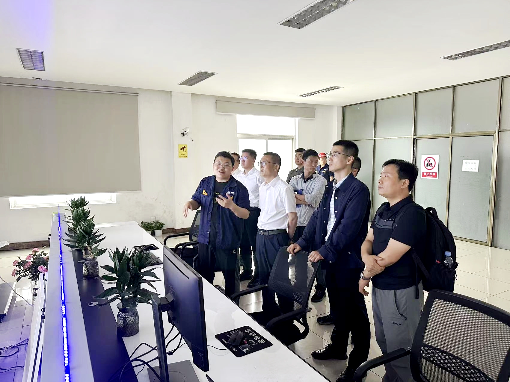 考察調控室.jpg 考察調控室.jpg