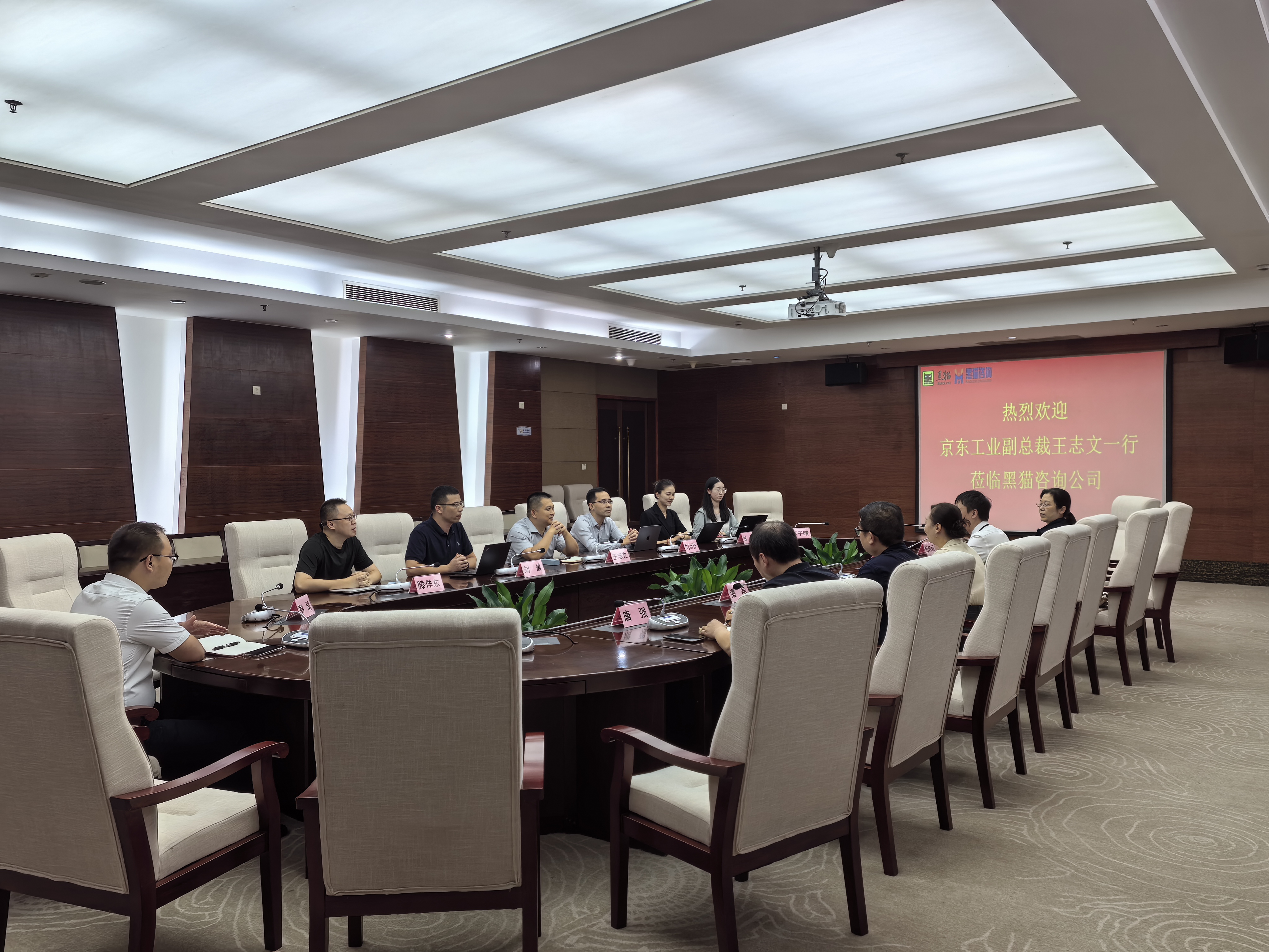 座談會(huì)現(xiàn)場(chǎng).jpg 座談會(huì)現(xiàn)場(chǎng).jpg