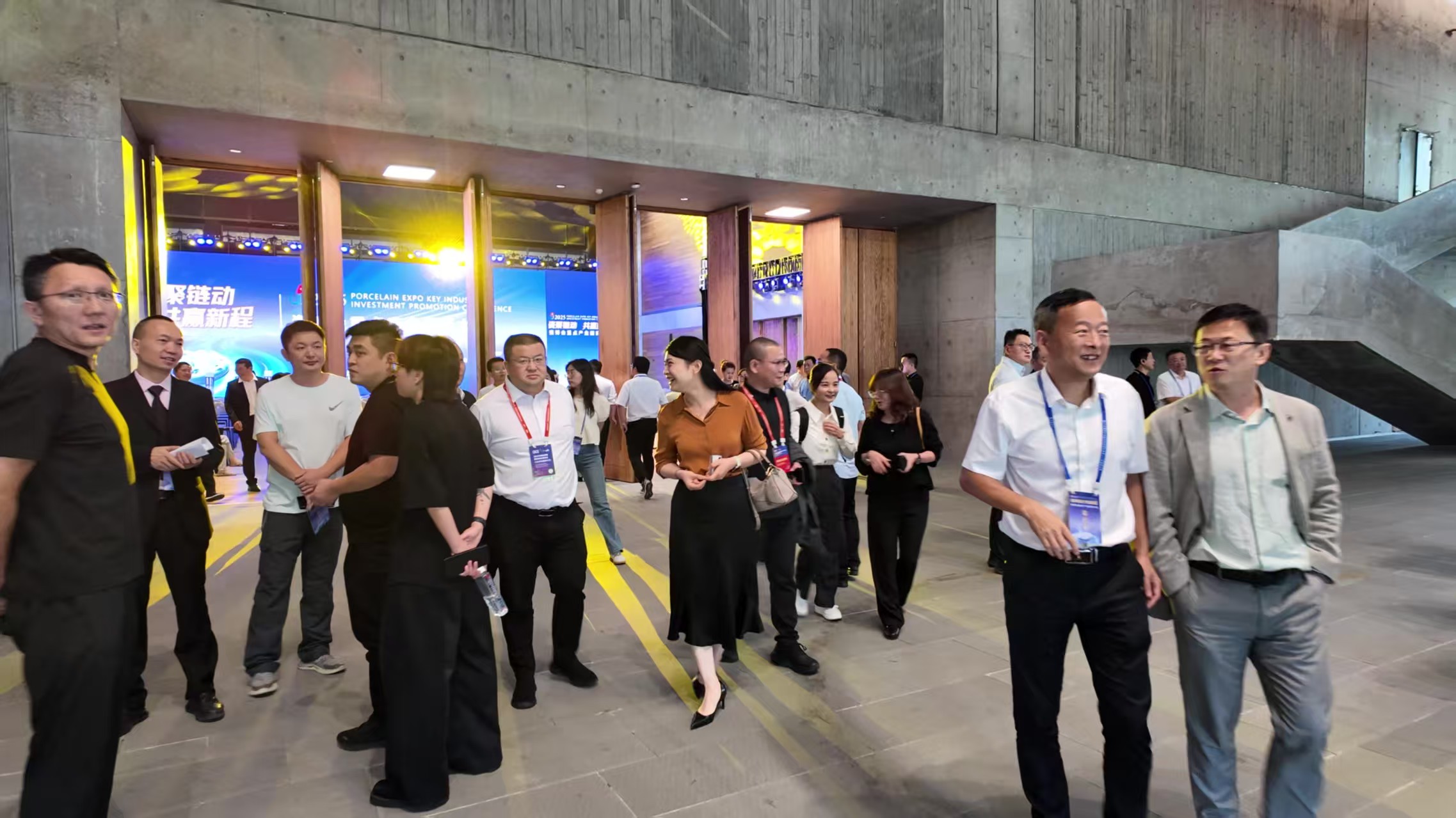 紫晶賓館工作人員熱情接待賓客01.jpg 紫晶賓館工作人員熱情接待賓客01.jpg